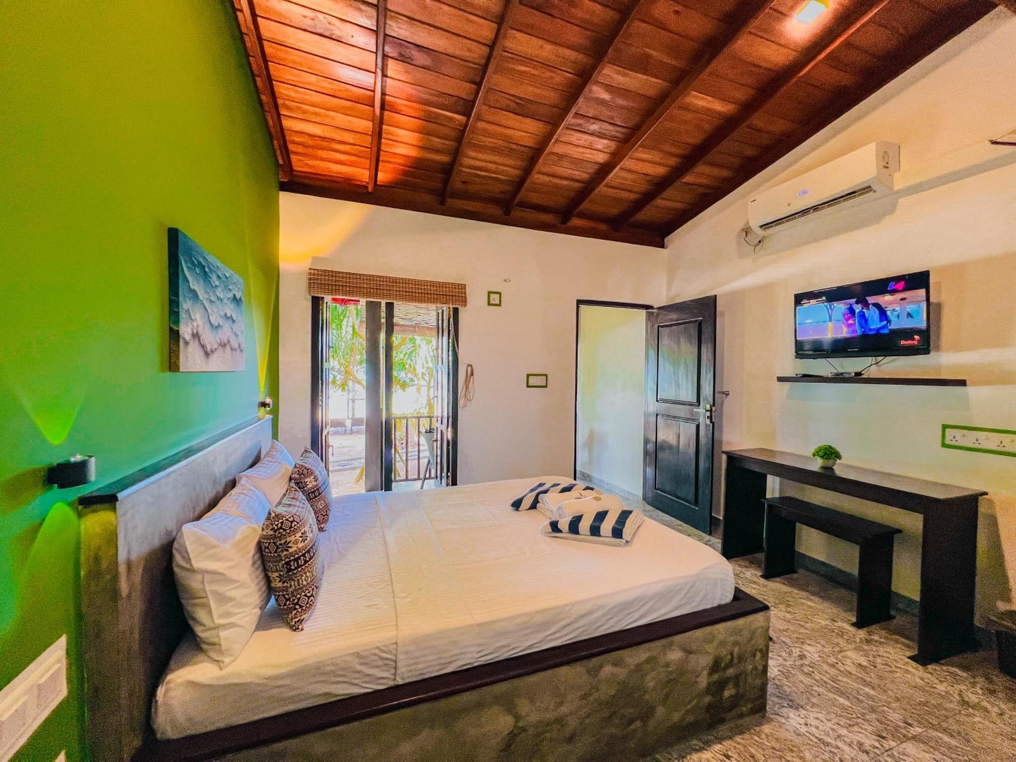 Sea Shell Villa Hikkaduwa 2 Separate Cabanas Ocean Front Villa Exterior photo
